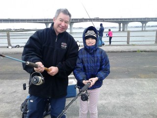 dad daughter fishing