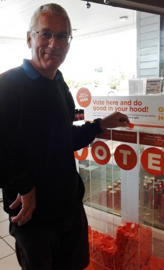 Cliff Shepherd voting for Father and Child at Z in Linwood 